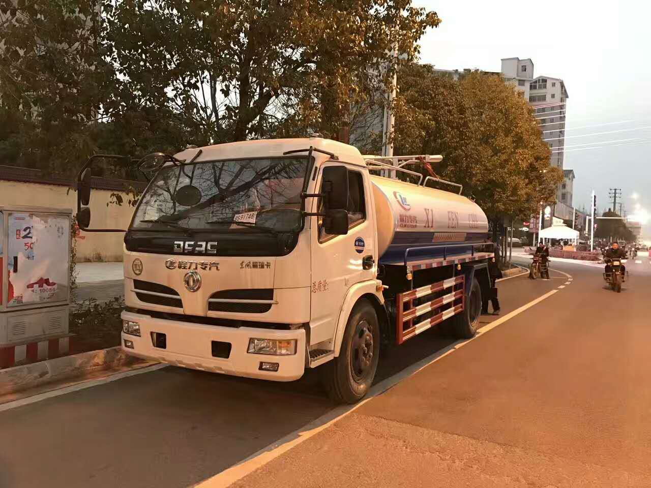 東風福瑞卡9方吸糞車（國五）