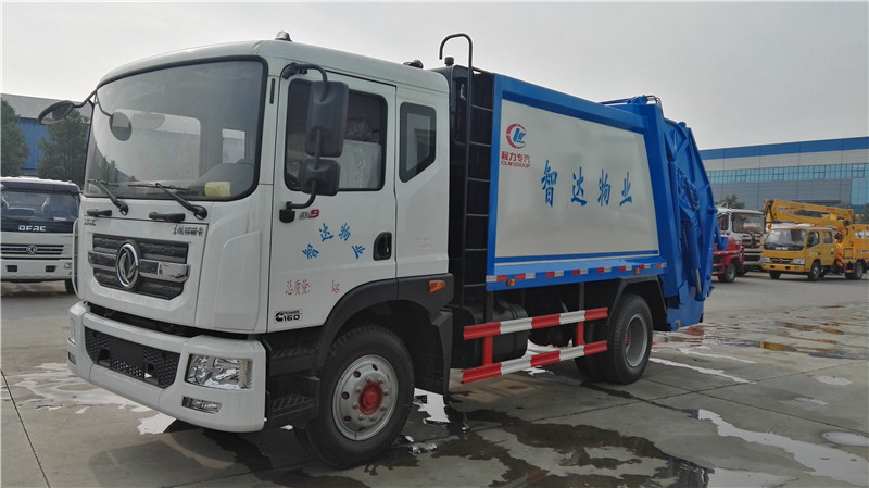 東風D9多利卡壓縮式垃圾車