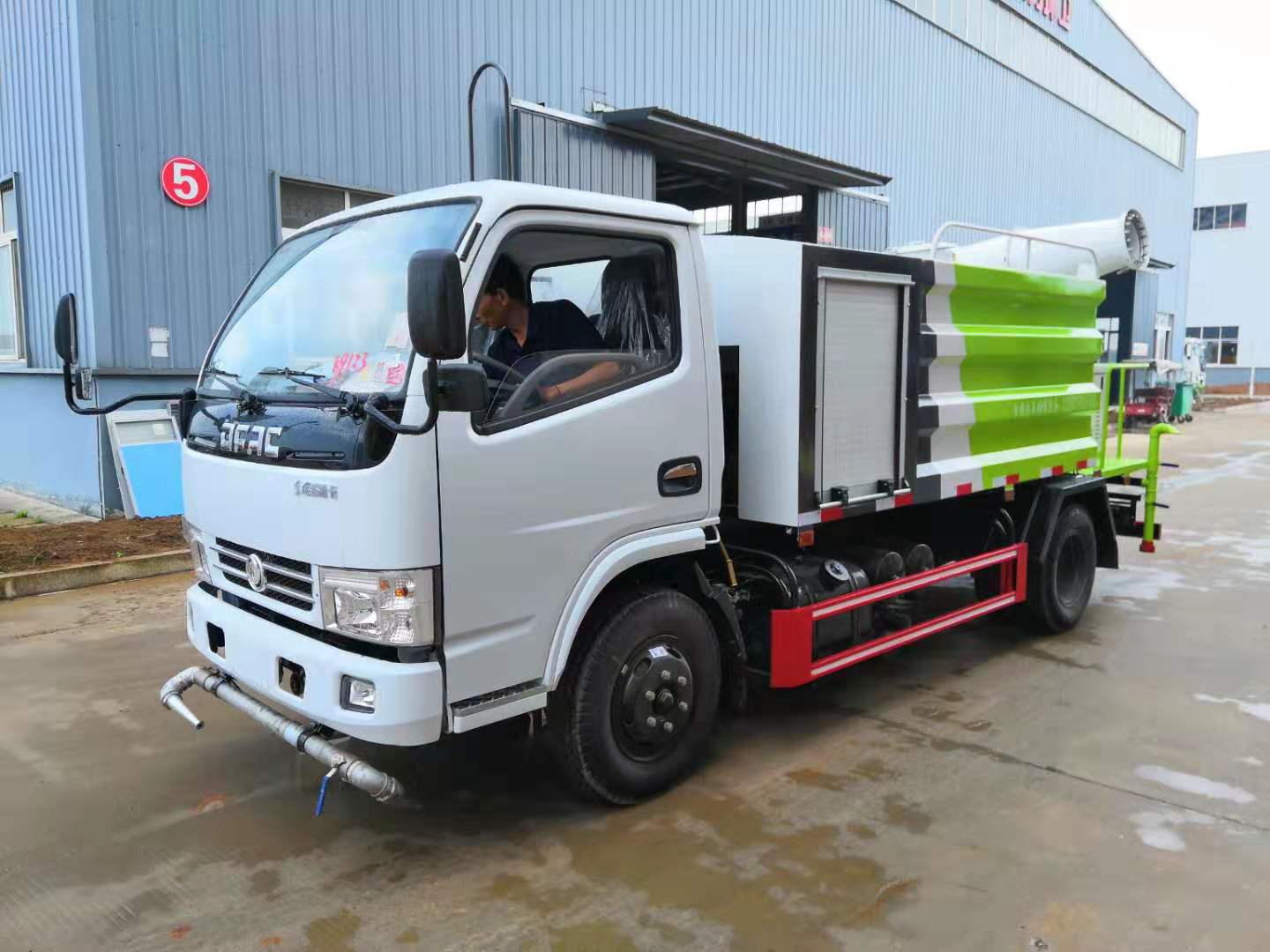 東風藍牌5噸噴霧抑塵車